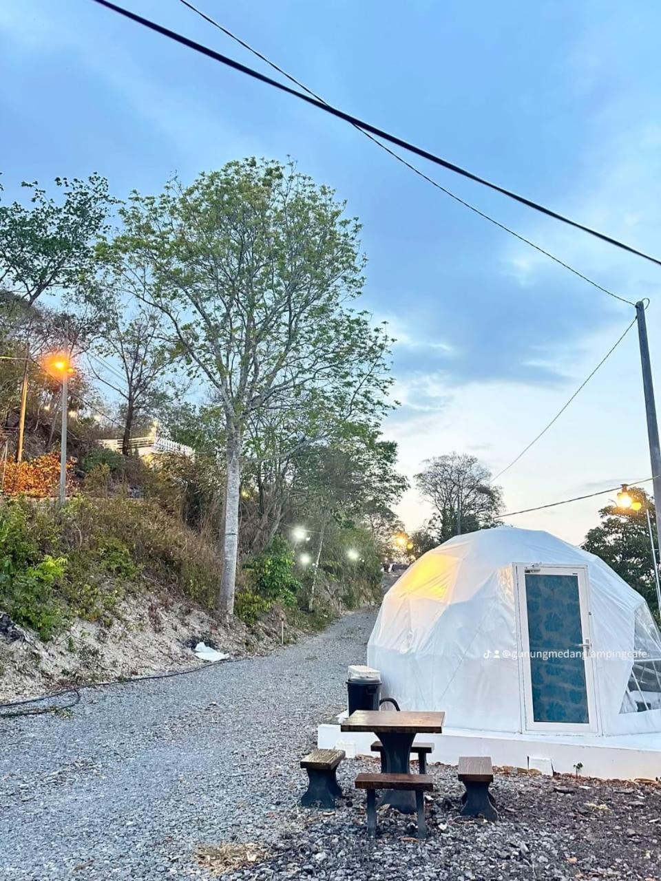 Gunung Medan Glamping & Cafe Hotel Kangar Ngoại thất bức ảnh