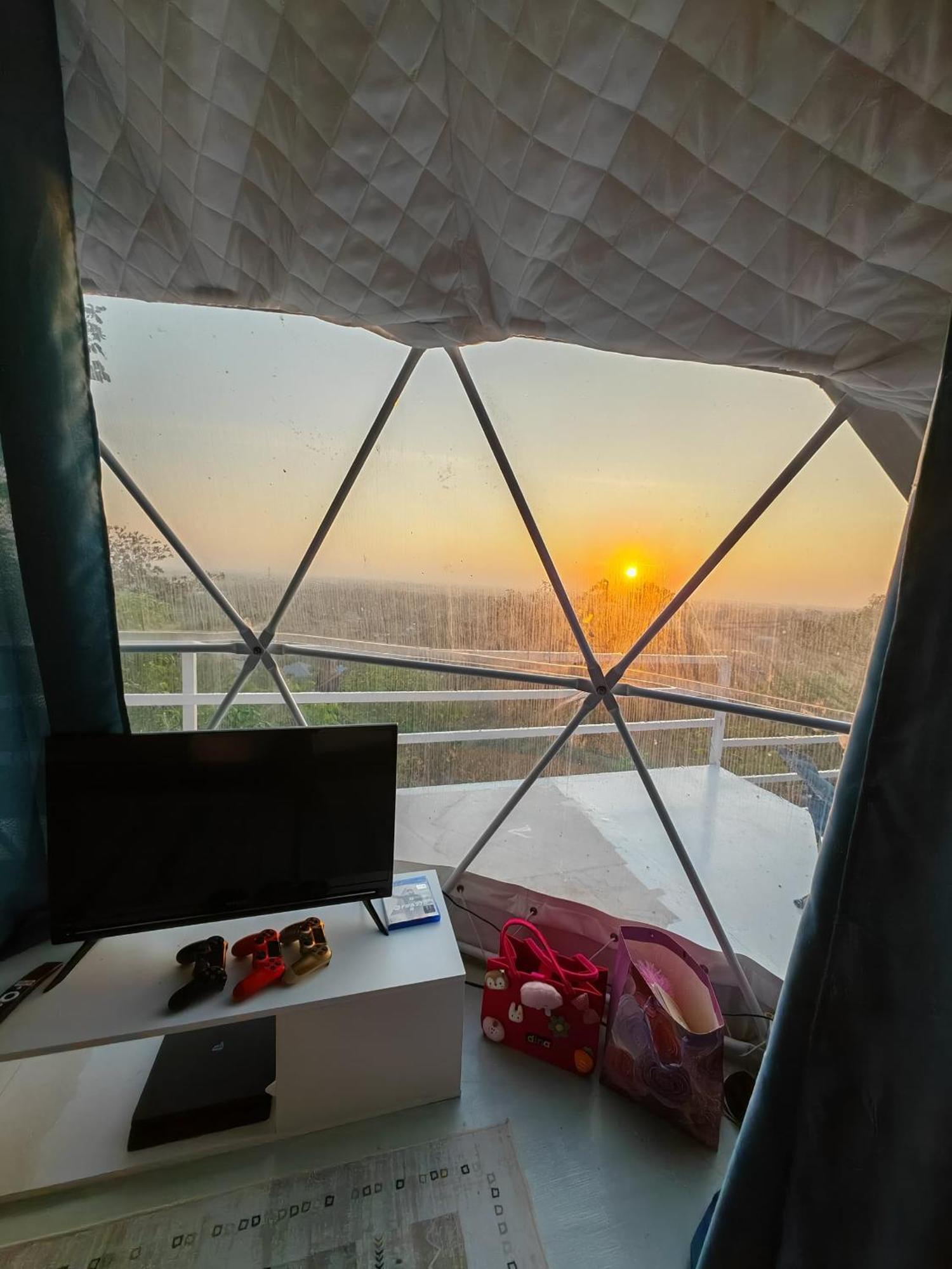 Gunung Medan Glamping & Cafe Hotel Kangar Ngoại thất bức ảnh